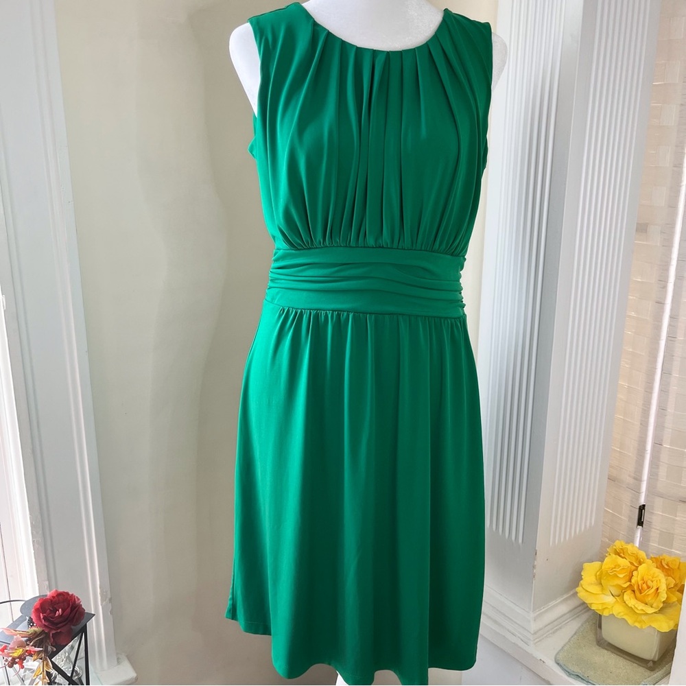Enfocus Studio green sleeveless dress with fitted ruched waist front pleating - Picture 16 of 16